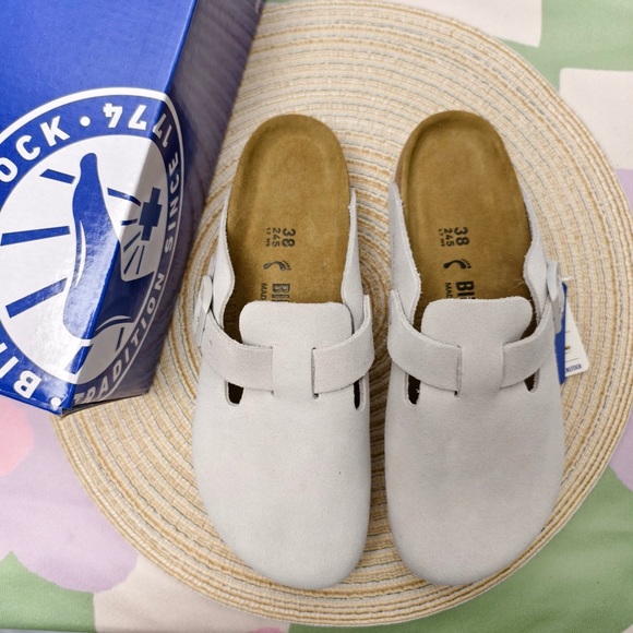 Birkenstock Shoes - 🐶🐶🐶Women's White Suede Birkenstock Boston Shoes - Narrow Fit